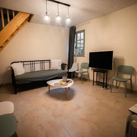 Petit Chai Au Coeur De Village * Saint-Christophe-des-Bardes