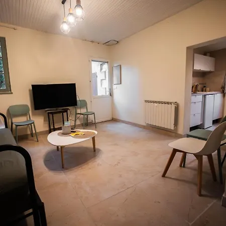 Petit Chai Au Coeur De Village Saint-Christophe-des-Bardes