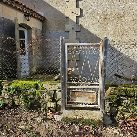 Petit Chai Au Coeur De Village Сasa de vacaciones *