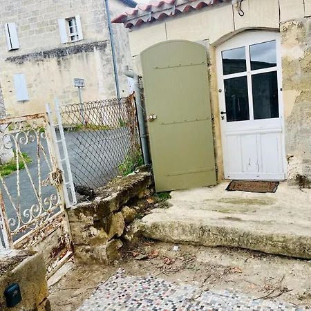 Petit Chai Au Coeur De Village