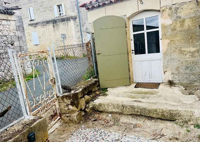 Petit Chai Au Coeur De Village